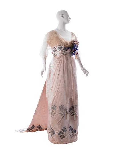 Evening Dress, House of Worth, 1908. Museum of the city of New York.